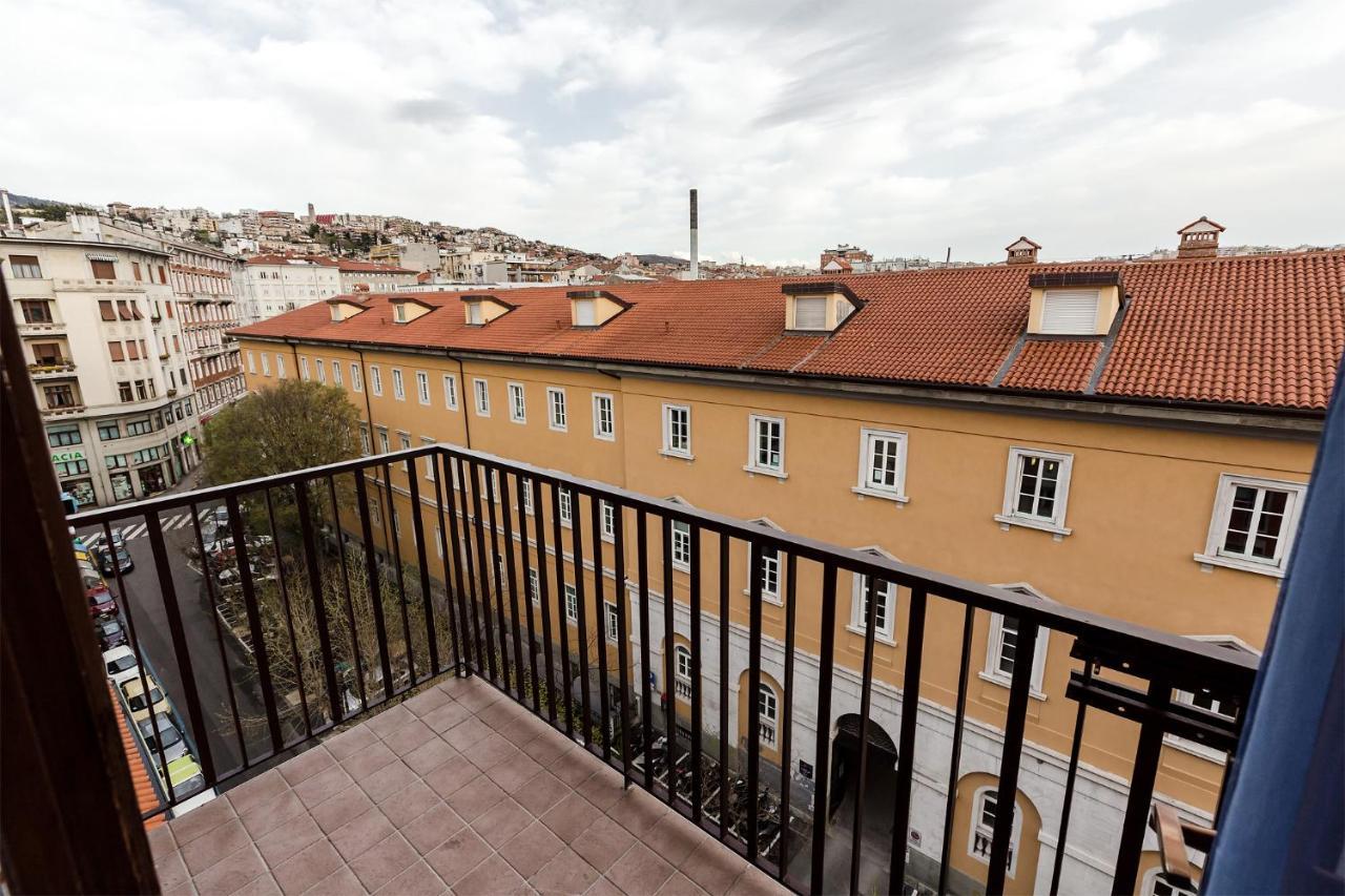 Appartamento Slataper - Ampio E Con Vista Trieste Eksteriør billede
